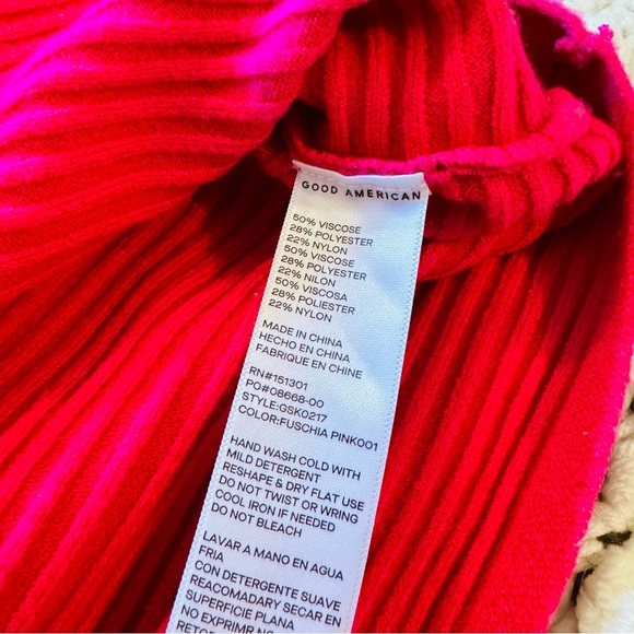 Good American Fuschia Ribbed Crewneck Oversize Sweater - Picture 4 of 9